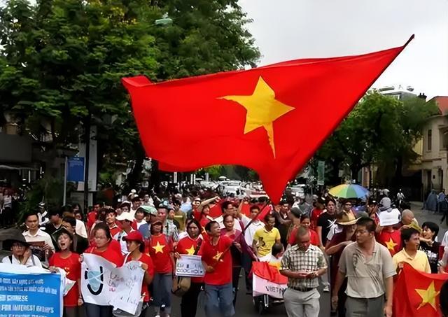 当年为何越南非跟中国过不去？越军说出实情，3点原因令人心寒