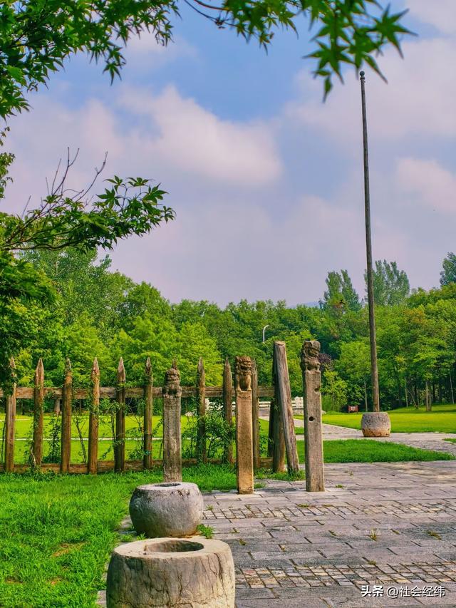 下马坊遗址公园：石坊凝史韵，一步叩明陵