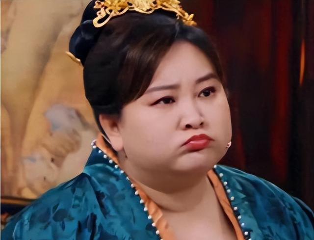 钱赚够了不装了？退出春晚销声匿迹的贾玲，如今下场令人唏嘘