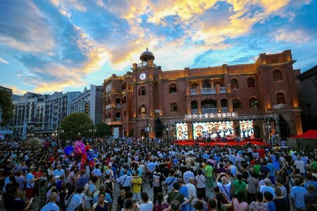 音乐为媒、古城作席，怀化市洪江区开启“超级大舞台”音浪盛宴