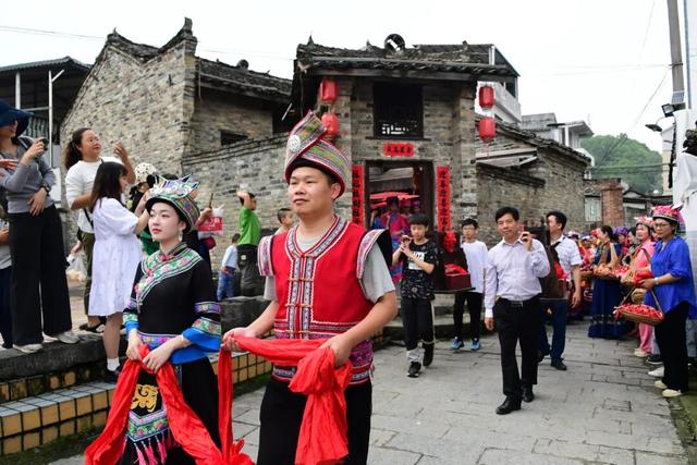 仫佬族最盛大的节日！广西罗城邀你这个周末来过依饭节咯~