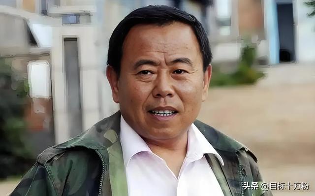 豪门阔太倒追68岁潘长江,不卖酒的潘叔,又在新赛道上领先太多