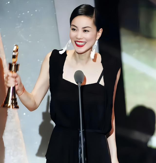 官方发文，高调官宣56岁王菲喜讯	，让谢霆锋和整个娱乐圈沉默了