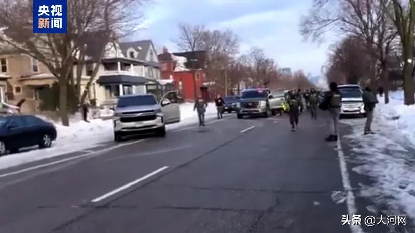 美国ICE当街射杀37岁母亲 美官员称该事件“本可避免”