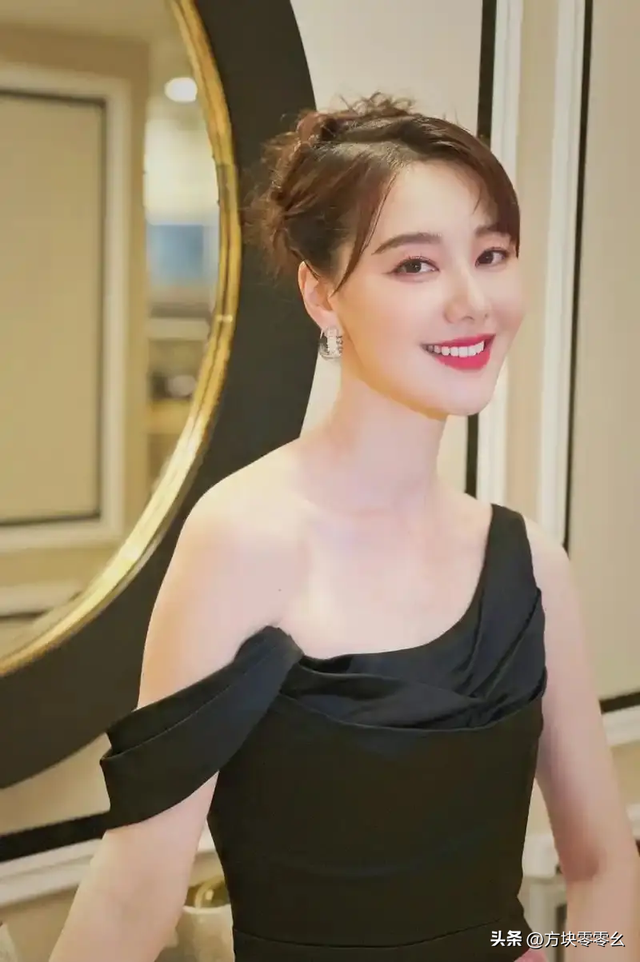 私生活混乱？遭央视“开除”？被传与小尼结婚的她，如今怎么样了