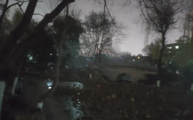 《2025年12月5日傍晚游西安红色回坊之地“莲湖公园”即景留影》