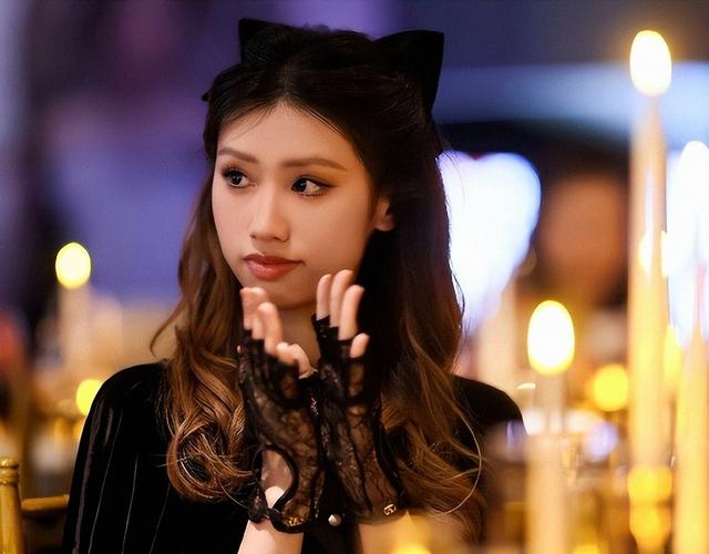 徐帆回击离婚5个月	，冯小刚现状浮现，心里早已看穿一切