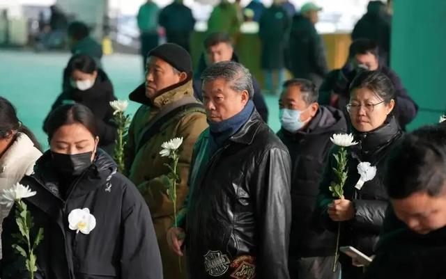 何晴告别式	，儿子一席话揭开真相：那场漫天大雪是为她下的