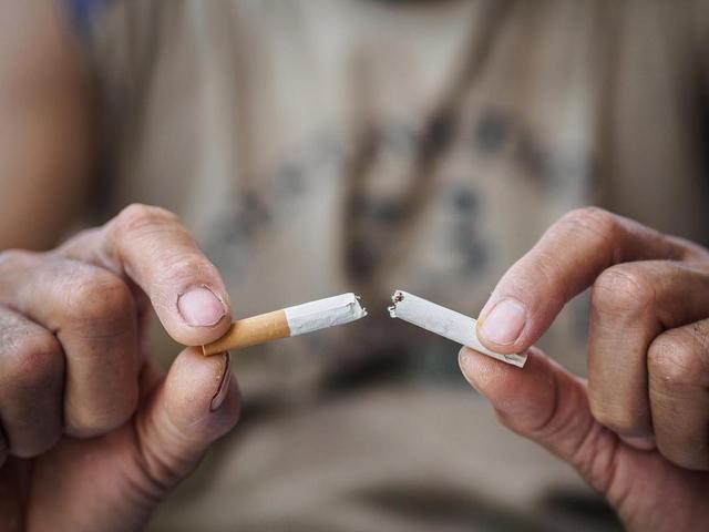 甲流与香烟有关？钟南山强调：过了50岁后，吸烟牢记“4不要”