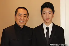狐狸尾巴终究藏不住，他妻妾成群，私生子竟和大腕巩俐越长越像？图片