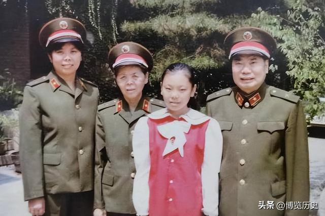 79岁的杨得志上将，迎娶小24岁的娇妻，新婚夜新娘子难以入睡