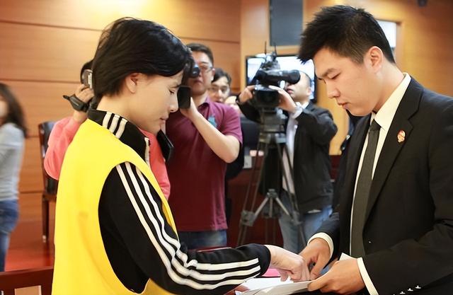 凭姿色4年借了17亿，靠“借钱“过奢靡生活的她，最终下场太惨​