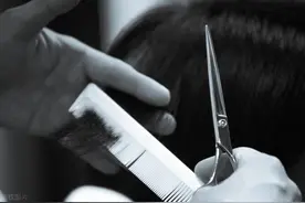 理完发丑得睡不着，顾客能向理发店索赔吗？图片