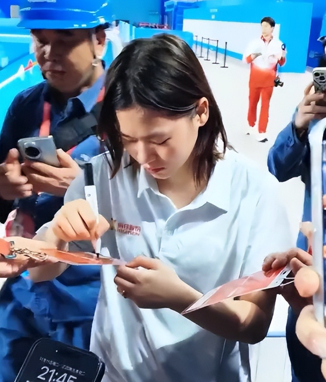 人民日报锐评全红婵捐赠直播收入，释放3大信号，郭晶晶说对了