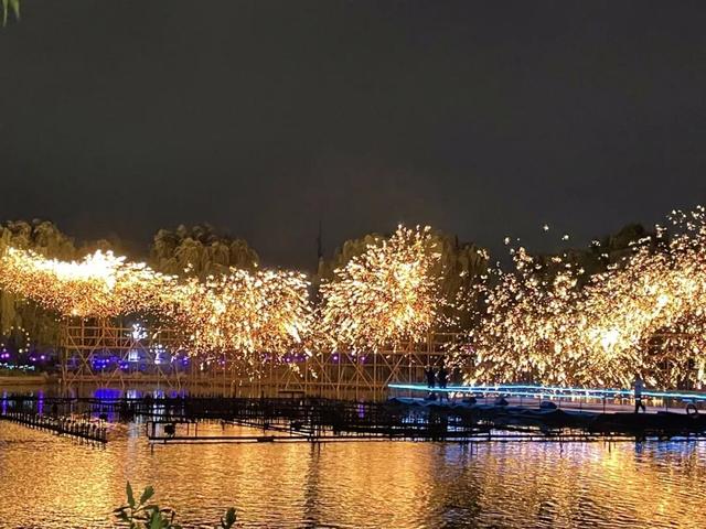 假期结束倒计时！来世界花卉大观园，相约“花火之梦”、苗侗风情巡游！
