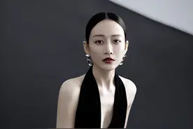 41岁王鸥穿透视装调戏黄晓明，身材干瘪毫无看点，黄晓明接连拒绝图片