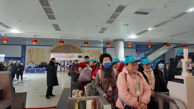 国铁沈阳局:今年首列“彩云之南”银发旅游专列开行