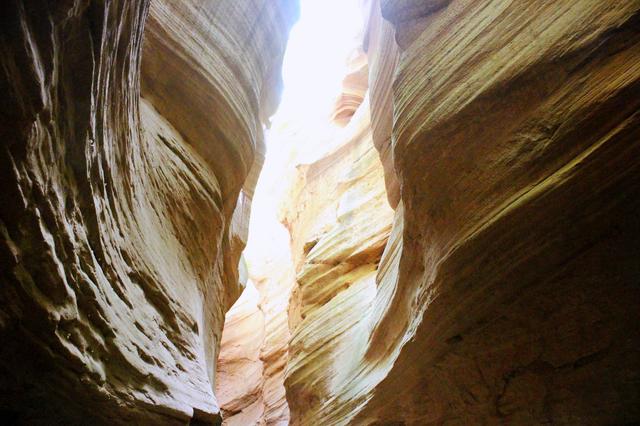 甘泉大峡谷，龙巴沟和桦树沟（桦树沟类溶洞）
