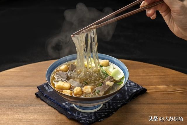 南京全国TOP10！外国游客疯狂打卡，除了鸭血粉丝汤，这些太引人