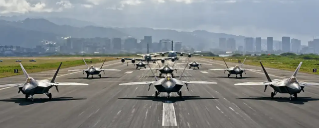 开战将近！中国周边集合，8架加油机连夜升空，再现 B - 2 轰炸伊朗