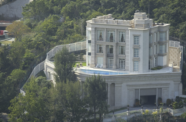 李嘉诚深水湾大宅住了62年，与长子全家同住，自住顶层孙子住一楼
