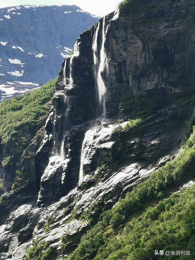 在挪威峡湾，一天三次轮渡，带来的震撼体验