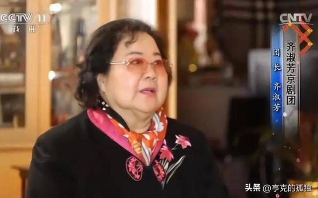 吃里爬外，永不回国？她带领30名演员选择留美，如今年过花甲归来