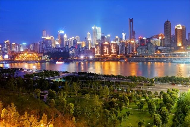 这座英雄之城，藏着中国崛起的密码，是盛世如你所愿的完美诠释