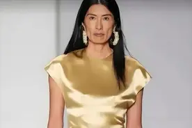 最丑超模 : 高颧骨老人斑 , 却是纪梵希家族唯一中国媳妇 , 3胎都是儿子图片