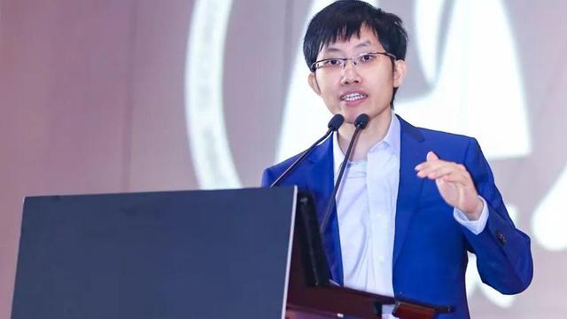 DeepSeek凉了？半年不到下载暴跌72.2%，梁文锋到底在憋什么大招