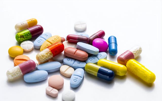 老年人出现脑萎缩怎么办？科学使用6种药物，积极改善大脑代谢
