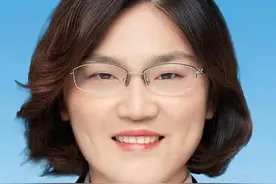 何珊瑚任桐乡市代市长图片