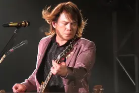 又土又丑，演唱会“摆烂”，从过气歌手，到全民上头，到底为啥？图片