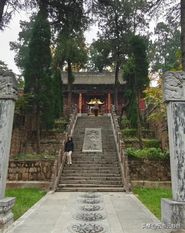 嵩山法王寺秘境:通天之门