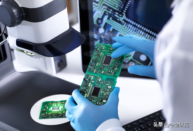 AWS新画“超级大饼”？不硬刚英伟达，却要赚翻AI！这大饼真香！