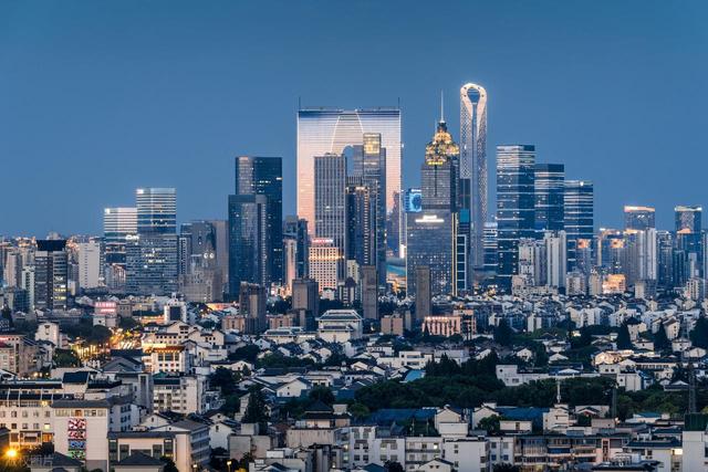 南京人，去了苏州跟徐州，直言不讳：苏州人跟徐州人气质截然不同