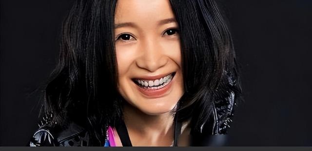 她连上4次春晚，和恩师同居怀孕，被骗流产，57岁依然无人敢娶