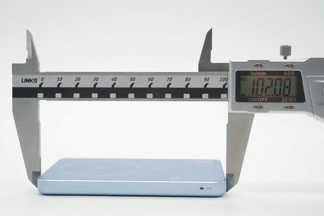薄至8.7mm，轻松放进口袋，小米22.5W 5000mAh磁吸超薄充电宝拆解