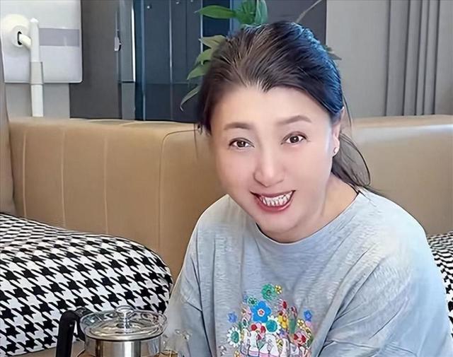 2026刚开始曝3个大瓜！睡遍男星	、人体盛宴、厌恶农村人个个离谱