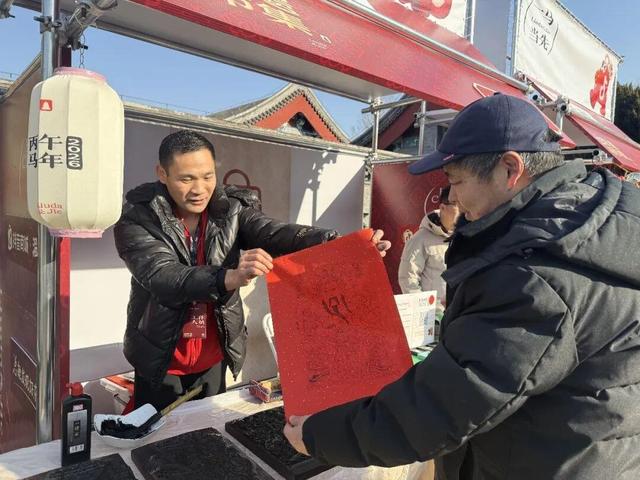 “溜达”着看表演！颐和园里上演“奇妙夜”