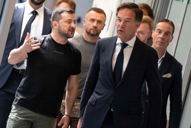 罗马尼亚1欧元拿下18架战机！泽连斯基赴荷兰要F-16，却一架未得