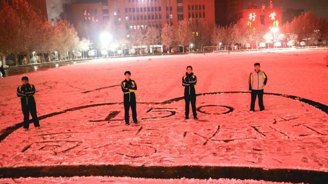 河北衡水:2025年首次降雪,臻园雪景绝绝子!