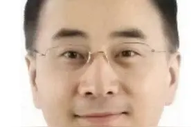 原来刘亦菲的生父是他！有人谣传他身价千亿，有人说他朴实无华图片