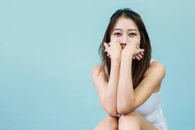 单位里，和异性同事暧昧，记住这5条潜规则，你90%就赢了图片