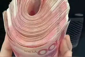 钱放存折好还是银行卡好？银行人员说出了大实话原来差距这么大。图片