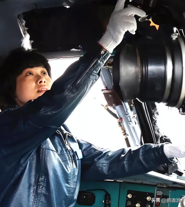 阅兵上运20女机长找到了！又美又飒，丈夫更强，履历让人心服口服