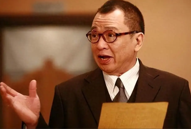 没想到，许绍雄猝然离世不到24小时，佘诗曼竟因一个举动口碑暴涨