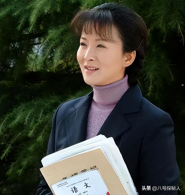 吃里扒外！13年前定居美国，回国捞金遭“驱逐”的她，52岁成笑话