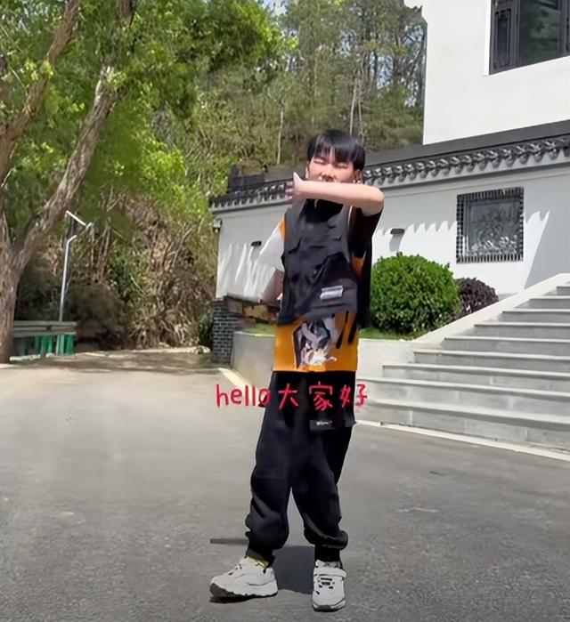 天塌了！安徽11岁男孩王志梁去世，父亲抱回家不放手，死因曝光