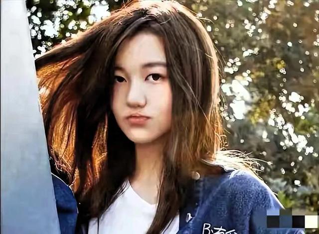 李嫣兔唇消失后惊艳蜕变 李嫣冷艳神似王菲 清冷气质直接封神 太美了